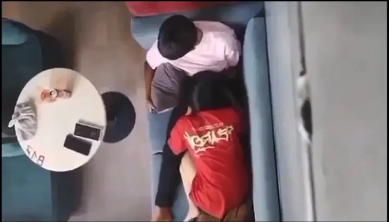 Quay lén em ghệ bú mút cho ghệ nơi công cộng